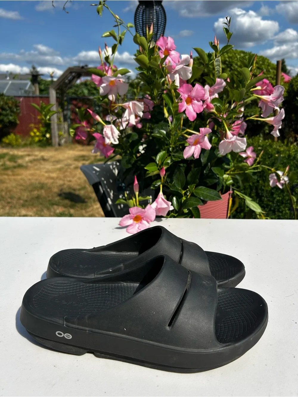 Oofoos Unisex’s Black Men's and Women’s Slide Sandals Size M9,W11